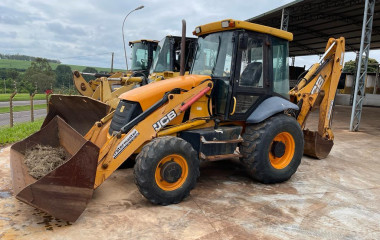 Faça mais em cada movimento com uma retroescavadeira JCB de alto desempenho. Versatilidade e força que transformam qualquer obra.