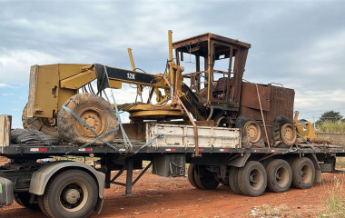 Uma motoniveladora é uma máquina de construção utilizada para uma variedade de aplicações. 