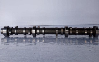 Descubra como a escavadeira, uma máquina essencial na construção e mineração, opera com eficiência usando comandos de válvulas hidráulicas para controle preciso e seguro dos movimentos.