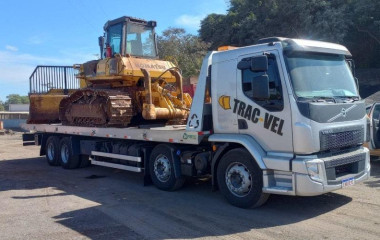Contrate locação de caminhão plataforma hidráulica em Jaú. A Trac-Vel disponibiliza locação de caminhão plataforma hidráulica em Jaú. Conte com os nossos caminhões plataforma hidráulica para o transporte de cargas pesadas.