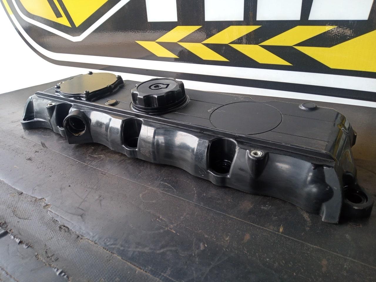 O Tampa do motor C 3.3 Caterpillar é um componente essencial que assegura a proteção e o desempenho confiável do motor, garantindo a operacionalidade eficiente da máquina.