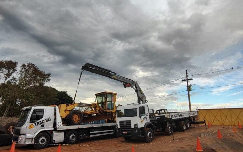 Caminhões munck são equipados com guindastes articulados, oferecemos locação de caminhão munck em Jaú e toda região