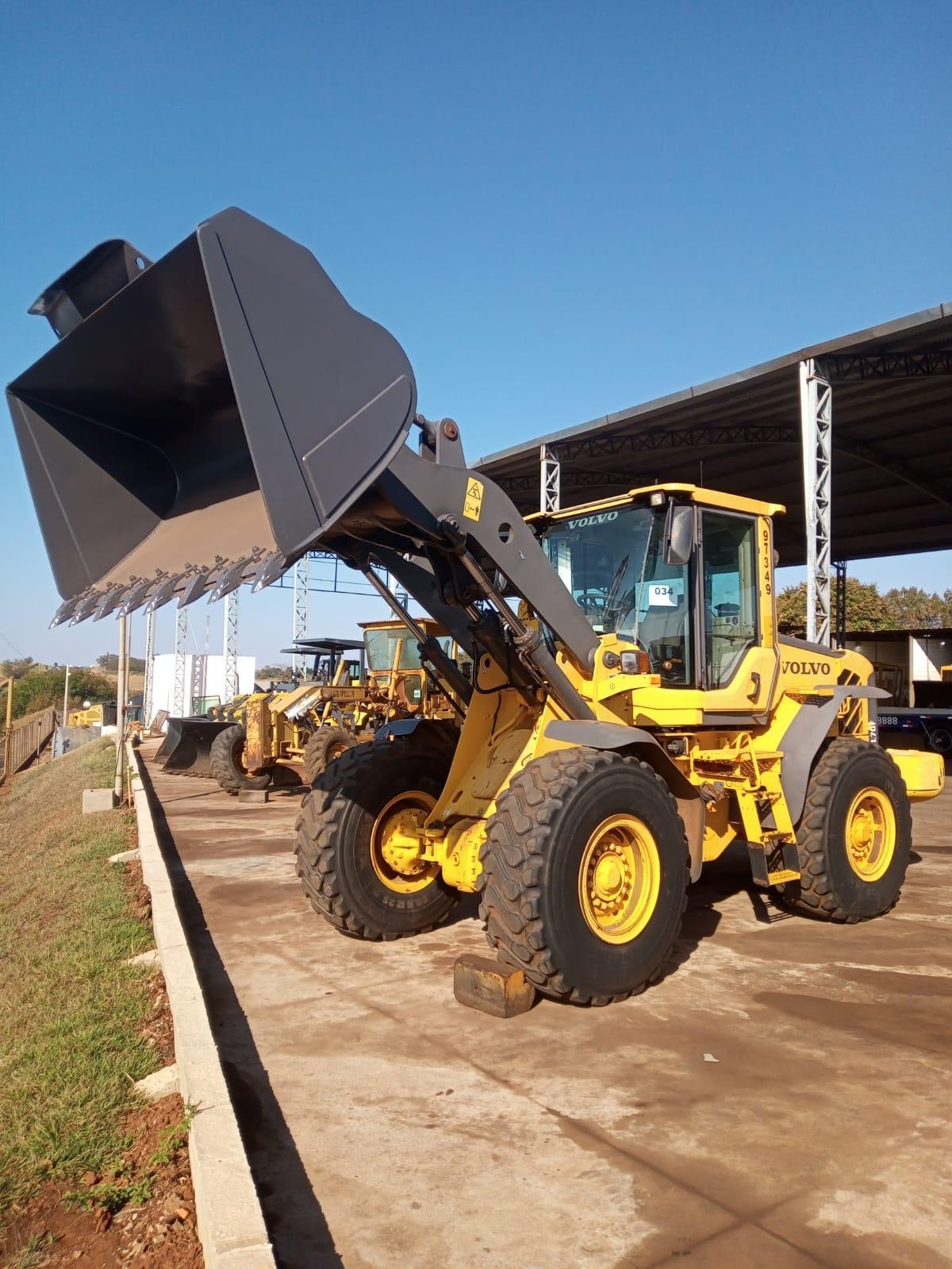 Está precisando de Pá Carregadeira L70F Volvo em Pirajuí? Conte com a Trac-Vel. Com a nossa equipe, você encontrará as melhores máquinas de linhas amarela revitalizadas de Pirajuí, inclusive a Pá carregadeira L70 F Volvo.