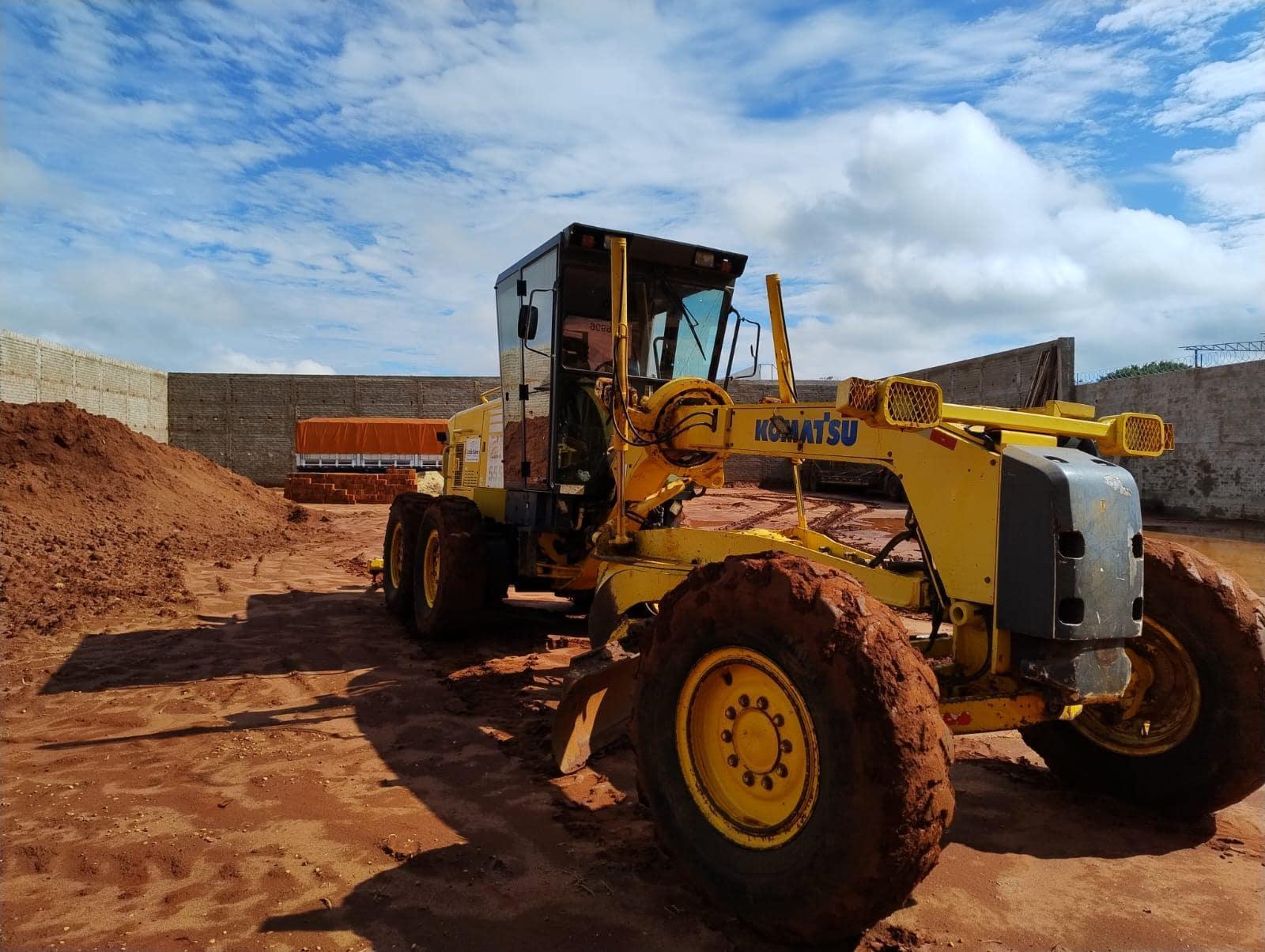 Saiba como as motoniveladoras disponíveis na Trac-Vel podem melhorar o desempenho de suas obras em Bauru. Descubra as vantagens dessa máquina essencial para nivelar terrenos e garantir a qualidade em projetos de construção e pavimentação.