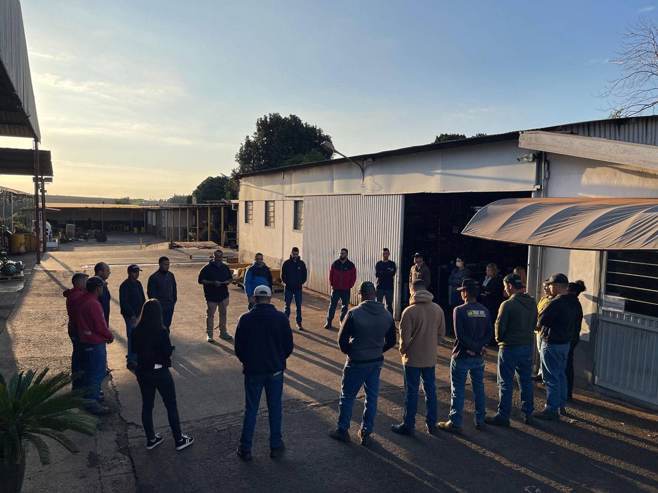 Trac-vel Linha Amarela